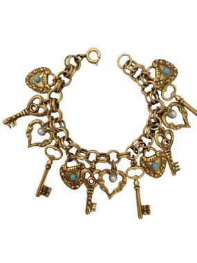 Vintage Gold Tone Loaded Heart And Skeleton Key Charm Bracelet E682